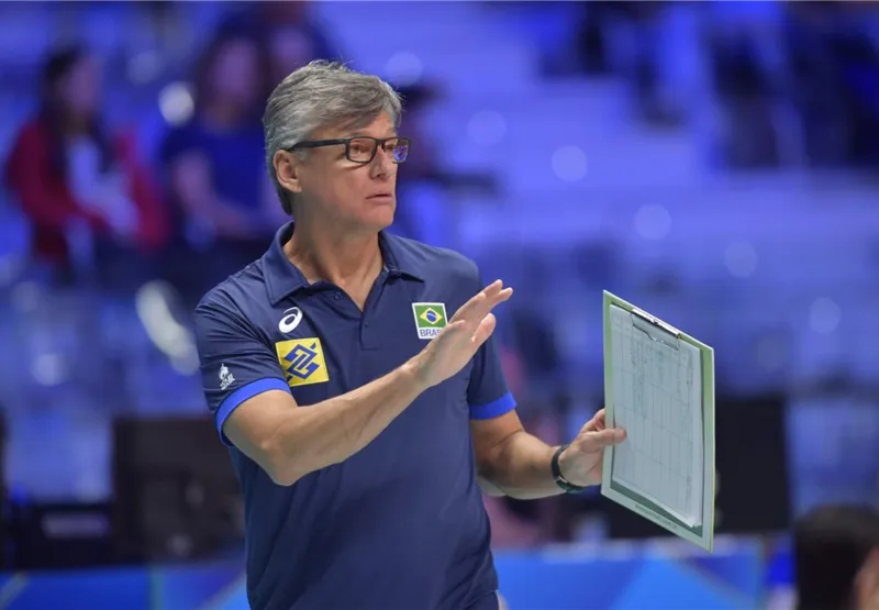 Renan Dal Zotto é o técnico da seleção brasileira de vôlei