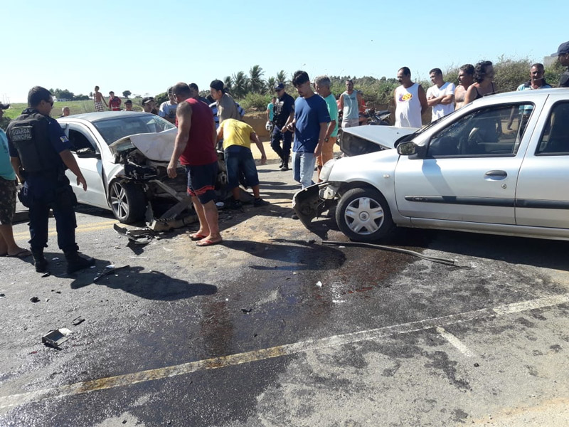 Acidente provocou a interdição da via (Foto: Divulgação / WhatsApp)