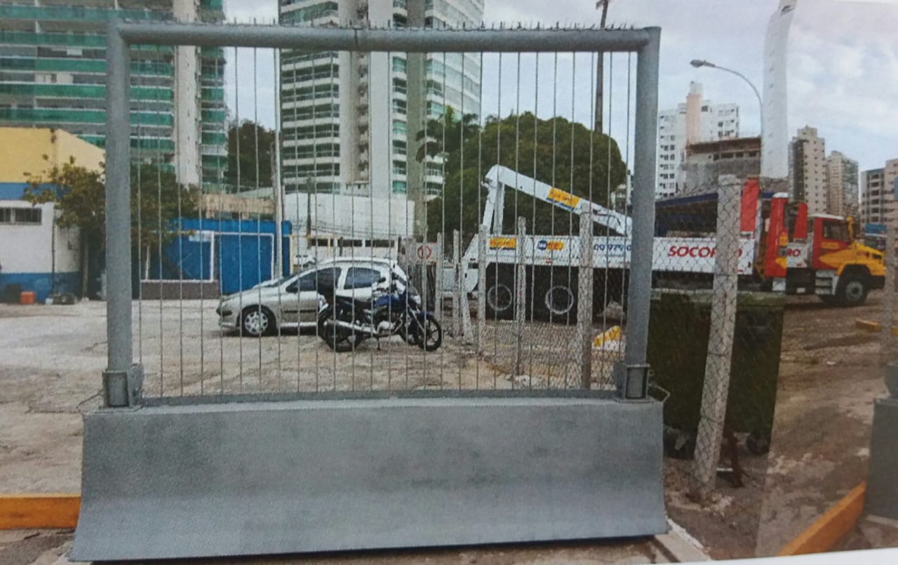Protótipo possui cabos rígidos verticais com dois metros de altura e espaçamento de 10 centímetros. Na parte superior, foram instaladas lanças pontiagudas. (Foto: Divulgação/ARSP)