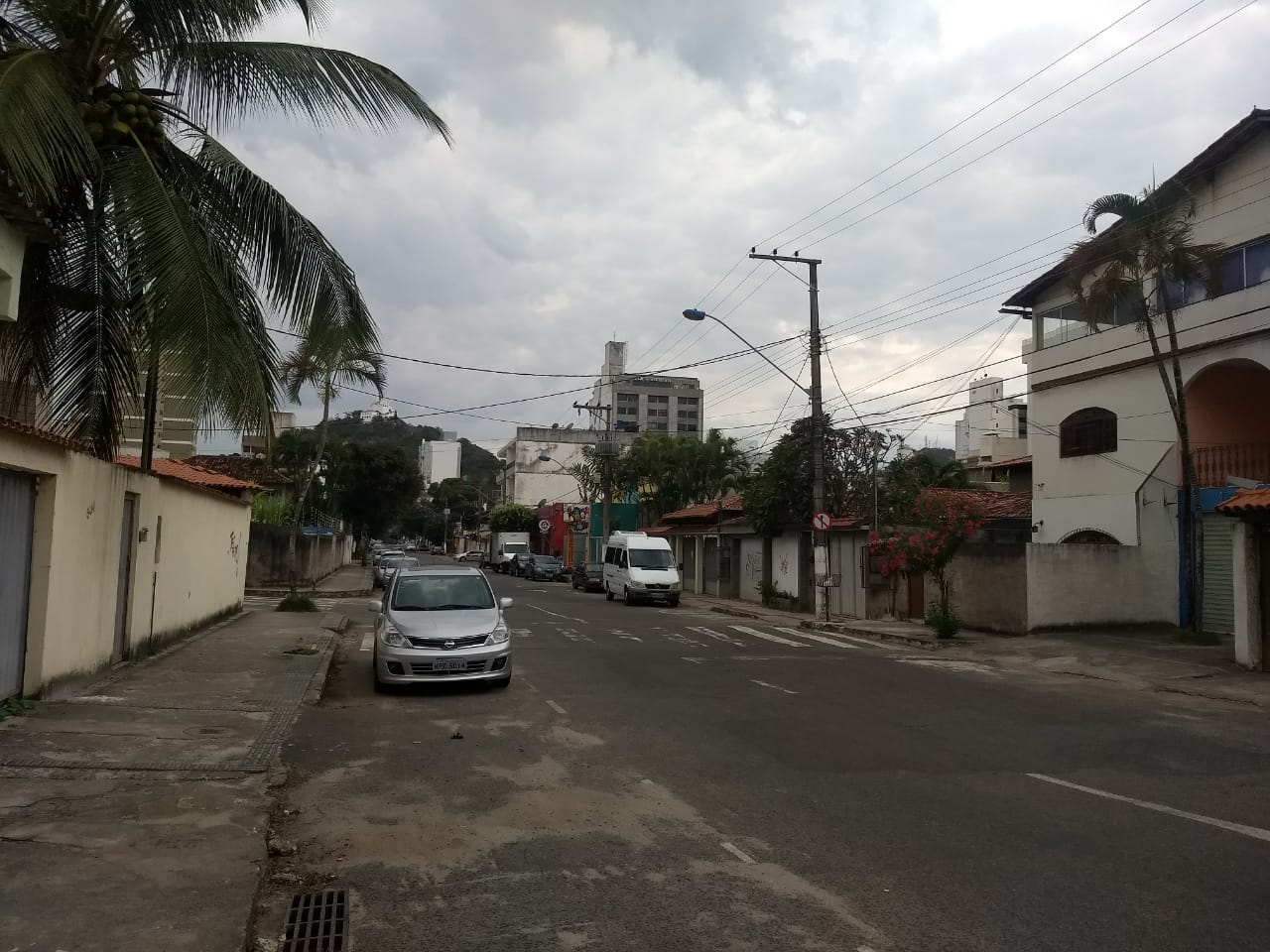 Confusão aconteceu na região conhecida como Beco do Lessa, na Praia da Costa. (Foto: Tais de Hollanda)