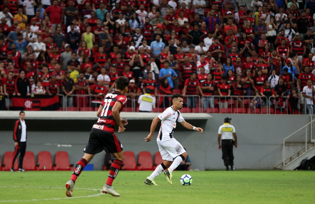 Bruno Silva durante atuação no clássico (Foto: Carlos Gregório Jr/ Vasco)