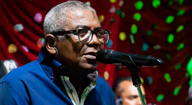 Cantor Reinaldo, o Príncipe do Pagode faz show na quadra da escola de samba Novo Império (Foto: Divulgação)