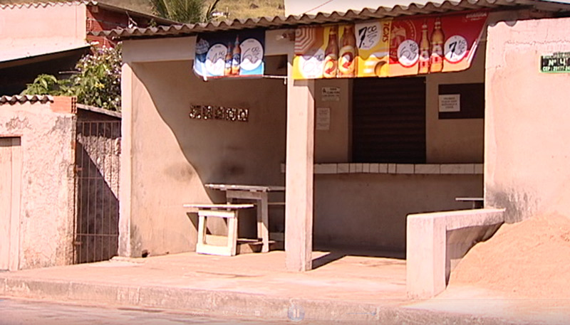 Crime aconteceu dentro de um bar em Divinópolis (Foto: Reprodução TV Tribuna)