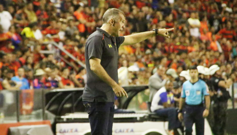 A saída de Eduardo Baptista acontece exatos cinco meses após o pedido de demissão do pai (Foto: Williams Aguiar/Sport)