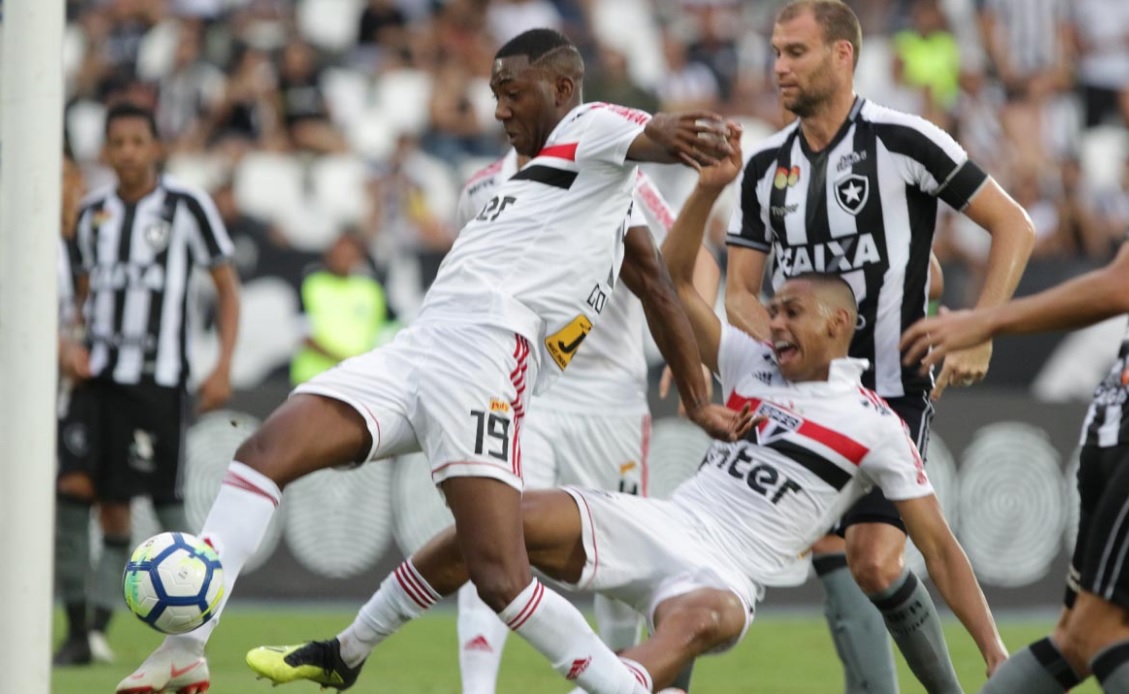 São Paulo e Botafogo empatam por 2 a 2. (Foto: Rubens Chiri /saopaulofc.net)
