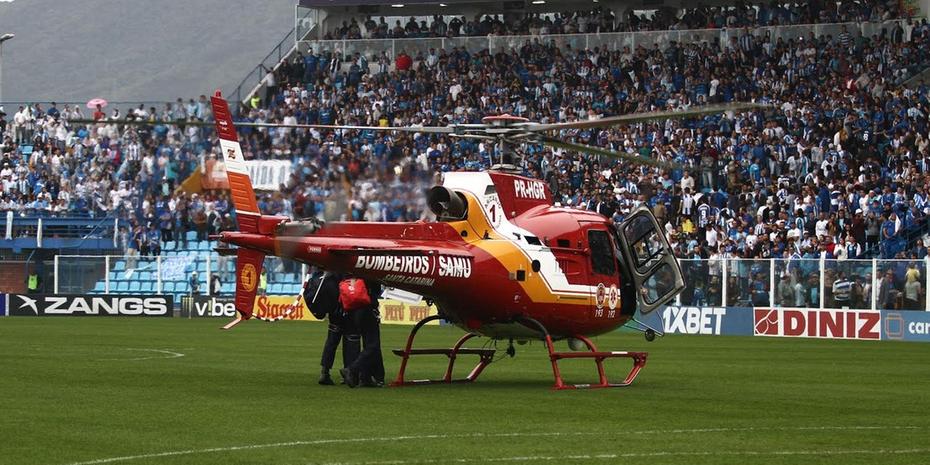 Helicóptero que socorreu o menino (Foto: Avaí/ Divulgação)