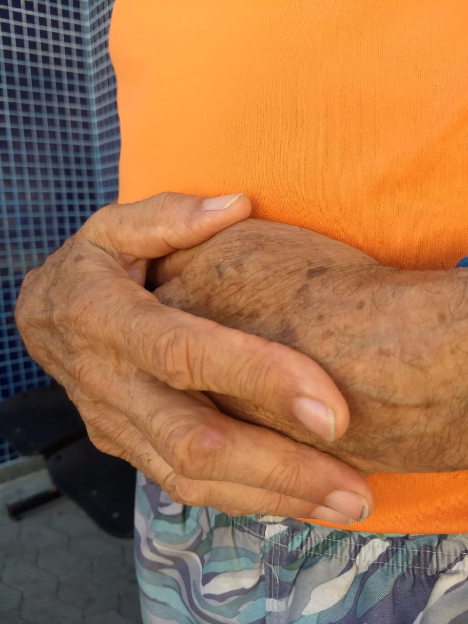 "Estou me sentindo mal por ter caído nesse golpe", disse o aposentado de 80 anos (Foto: Taís de Hollanda)