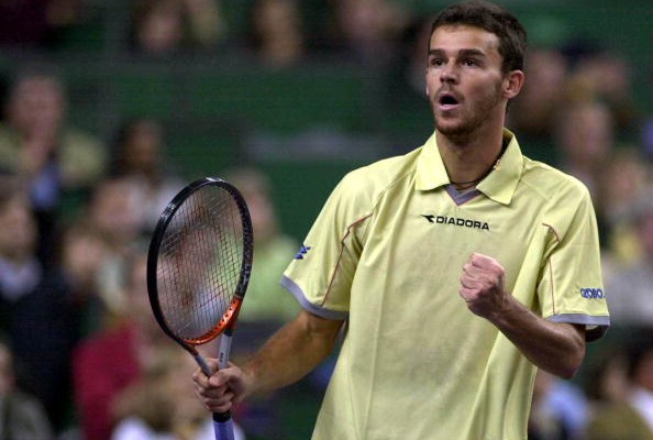 Guga foi o número 1 do mundo e o tênis brasileiro não aproveitou (Foto: Clive Brunskill/ALLSPORT)