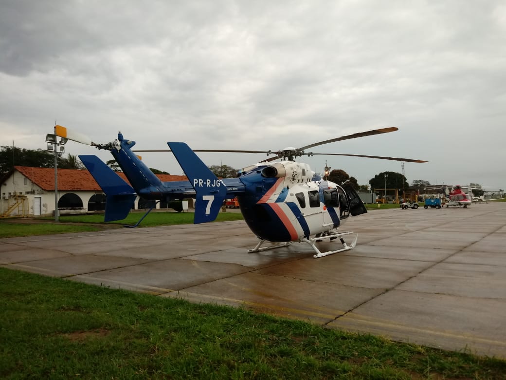 Aeronave do Notaer fez uma parada para reabastecimento em Campos dos Goytacazes, no Norte do Rio de Janeiro. (Foto: Divulgação Sesp)