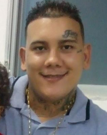 Hiarlley foi morto à tiros em uma escadaria em Vitória (Foto: Reprodução / Facebook)