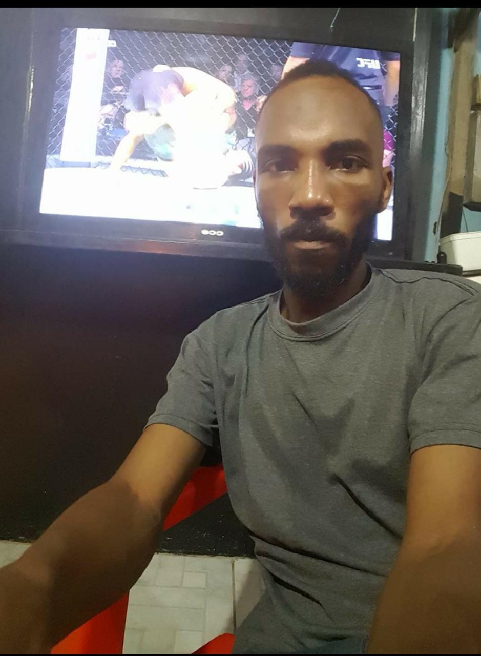 Clebson Silva dos Santos, de 34 anos, deixou 4 filhas. (Foto: Acervo da família)