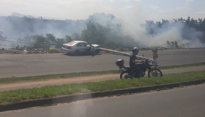 Incêndio foi registrado às margens da avenida Talma de Ribeiro (Foto: WhatsApp)
