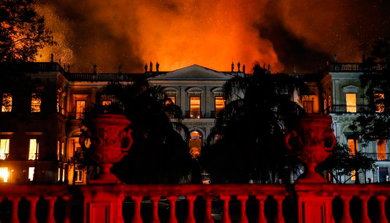 Um incêndio atingiu, no início do mês, o Museu Nacional do Rio de Janeiro, na Quinta da Boa Vista, destruindo o palácio e a maior parte de seu acervo (Foto: Tânia Rêgo/Agência Brasil)