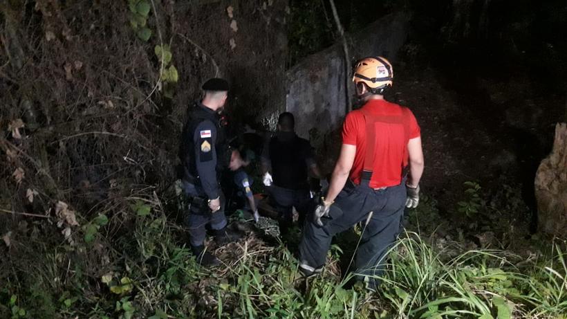 Corpo foi encontrado em uma área de mata (Foto: Josemar Antunes/ Portal do Holanda)