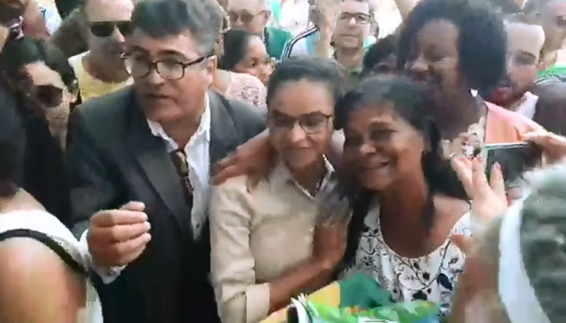 Marina Silva durante caminhada em Salvador (Foto: Reprodução / Facebook)