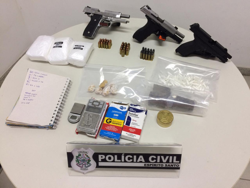 Todo o material apreendido foi levado pela polícia (Foto: Divulgação / PCES)