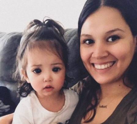 Mehlani com a mãe Karina (Foto: Reprodução Twitter)