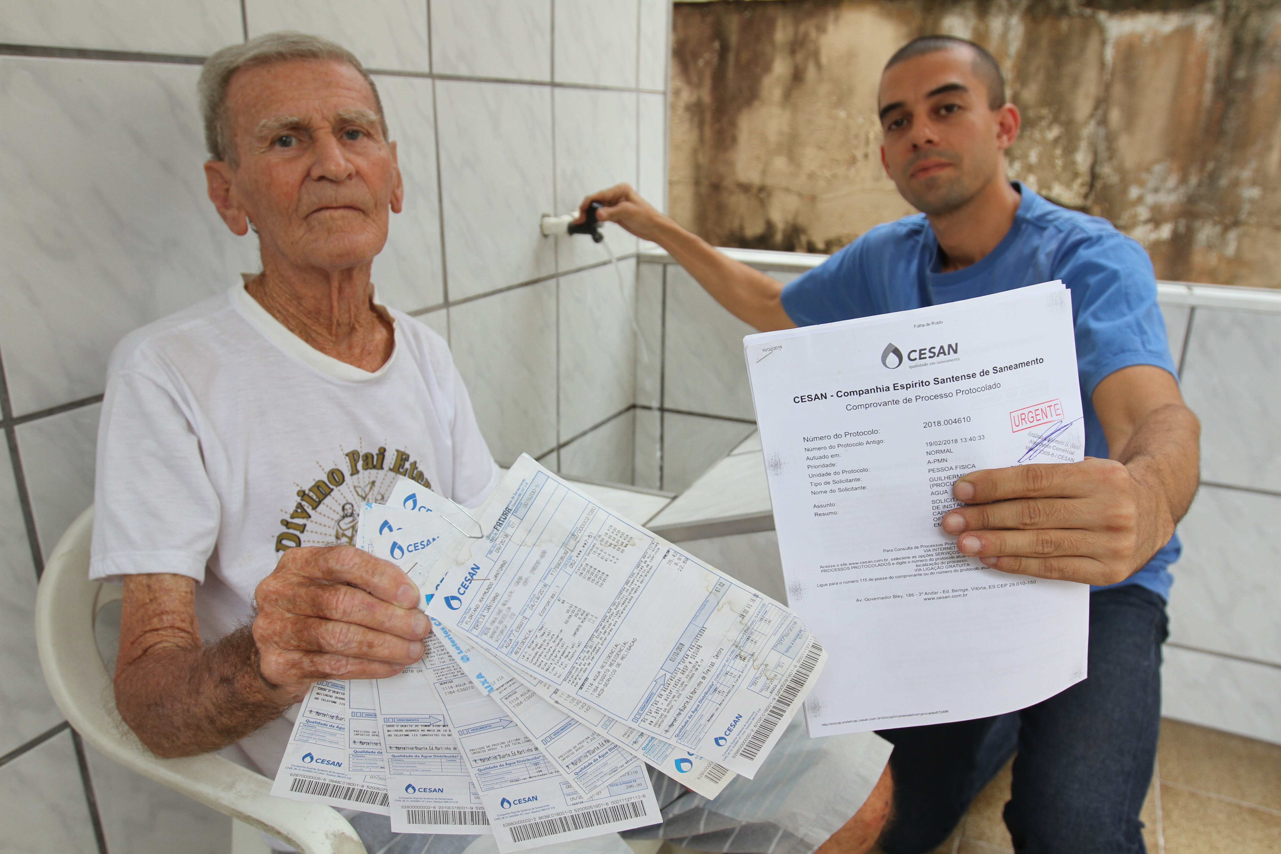 Floriano e Guilherme tiveram serviço essencial cortado e nome negativado indevidamente. (Foto: Beto Morais/AT)
