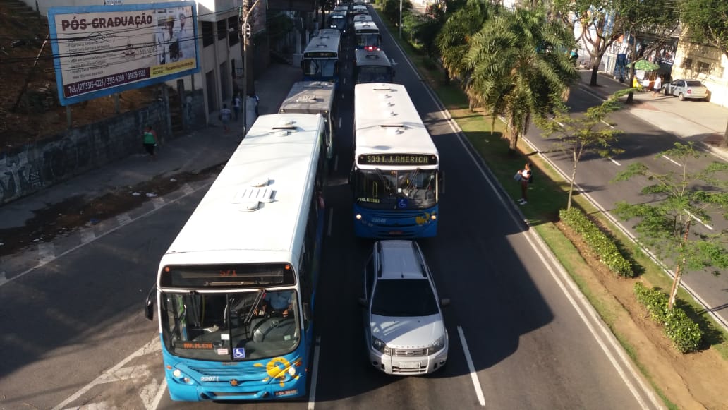 Trânsito ficou lento na região da Avenida Vitória (Foto: Rafael Gomes / AT)