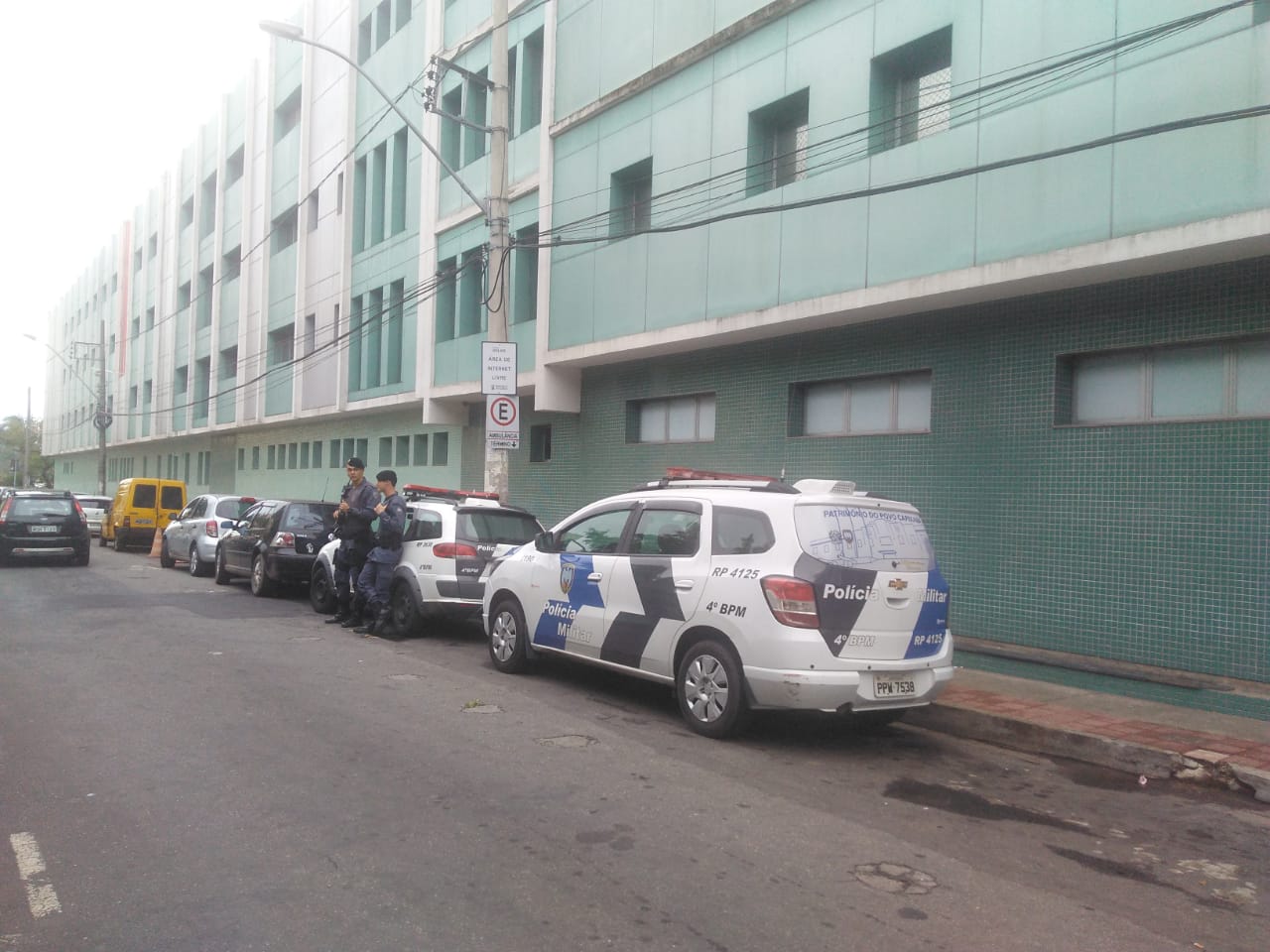 O soldado baleado foi levado para o Hospital São Lucas, em Vitória. Foto: Simony Giuberti