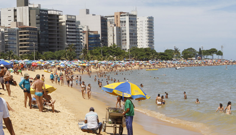 Praia da Costa é um dos pontos próprios para o banho (Foto: Thiago Coutinho / AT)