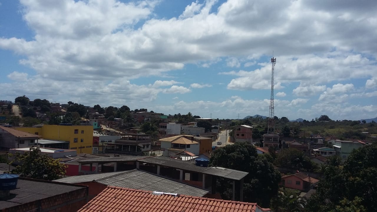 Moradores informam toque de recolher no bairro Prolar, em Cariacica. (Foto: Internauta)