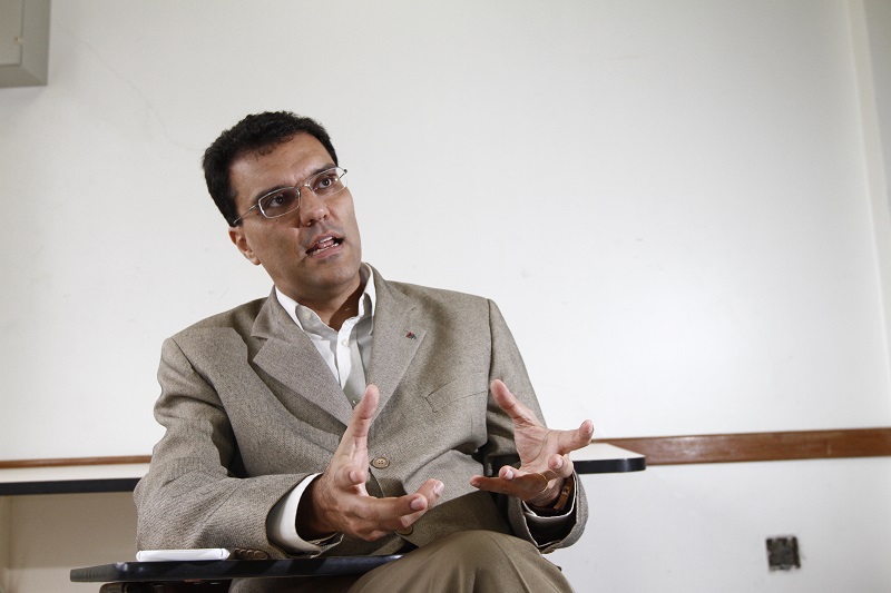 Alexander Almeida: “Se a pessoa tem depressão, não pode se perguntar entre fazer atividade física ou psicoterapia ou medicação. Pode ser tudo isso. Uma coisa não exclui a outra” (Foto: Thiago Coutinho/ AT)