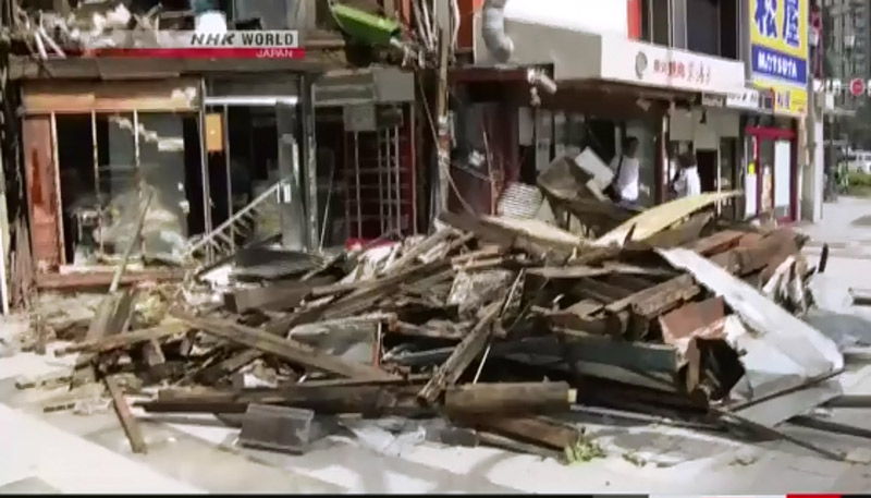 Tufão deixou rastro de destruição em diversos pontos do país (Foto: Reprodução NHK)