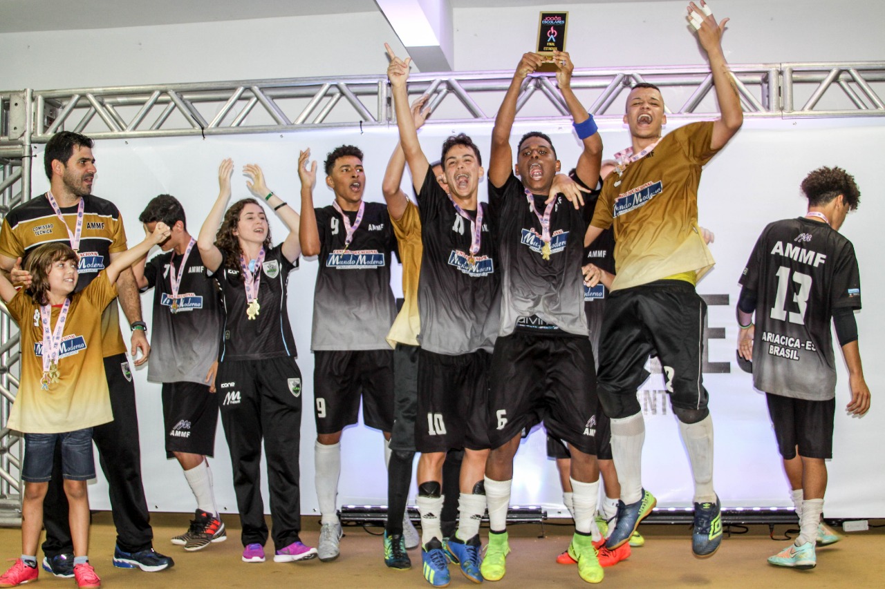 O futsal do Colégio Mundo Moderno, de Cariacica, venceu no masculino e no feminino (Foto: Paulo Sena / Sesporte-ES)