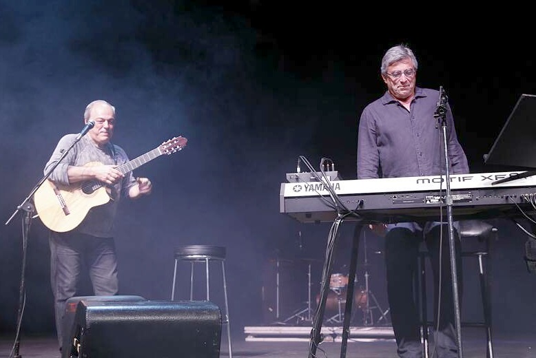 Toquinho e Ivan Lins se divertem no palco e lembram casos e canções (Foto: Camilla Guimarães)