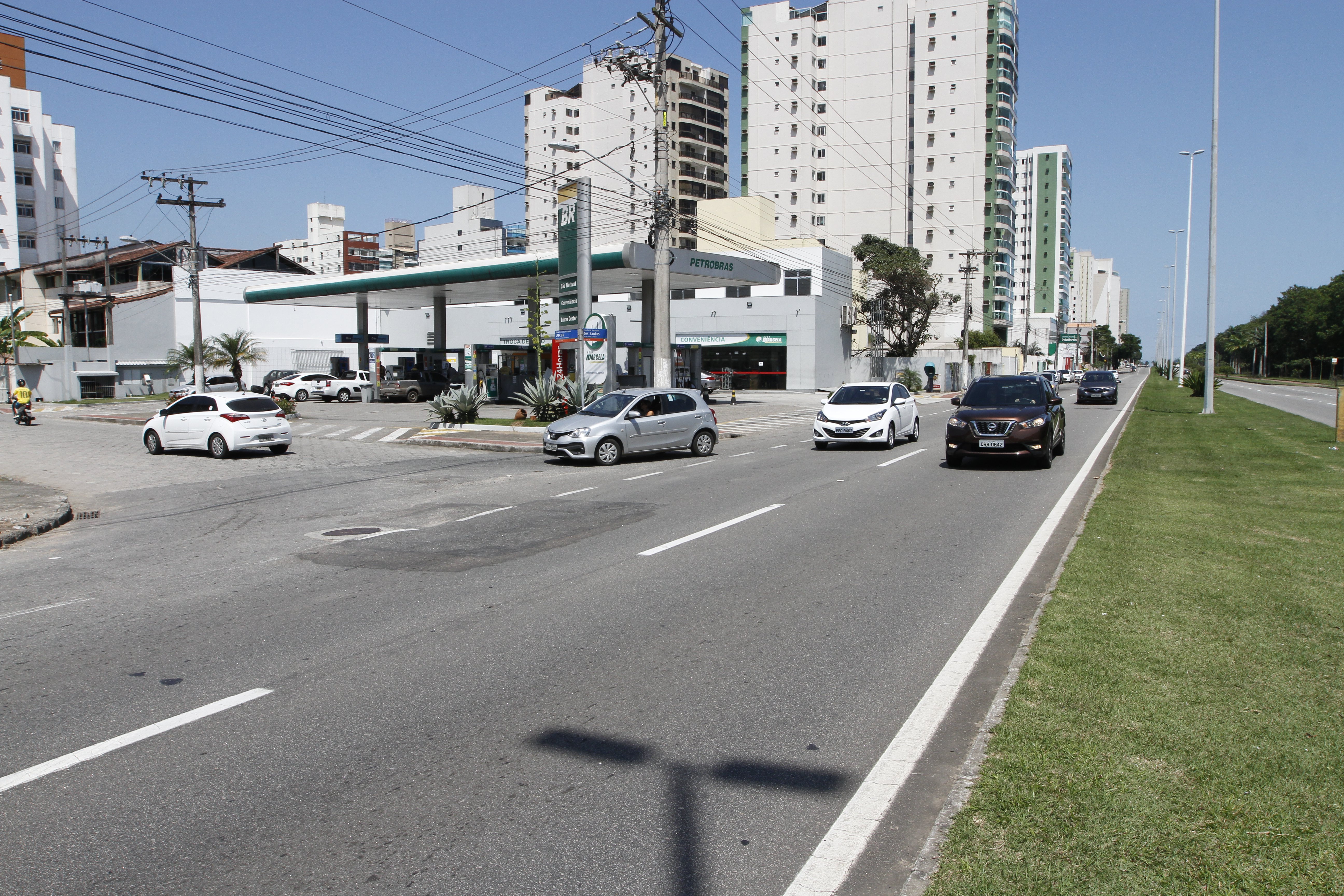 Saída da rua Carlos Gomes Lucas na Rodovia Norte Sul, em Jardim Camburi (Foto: Leonardo Bicalho/AT)