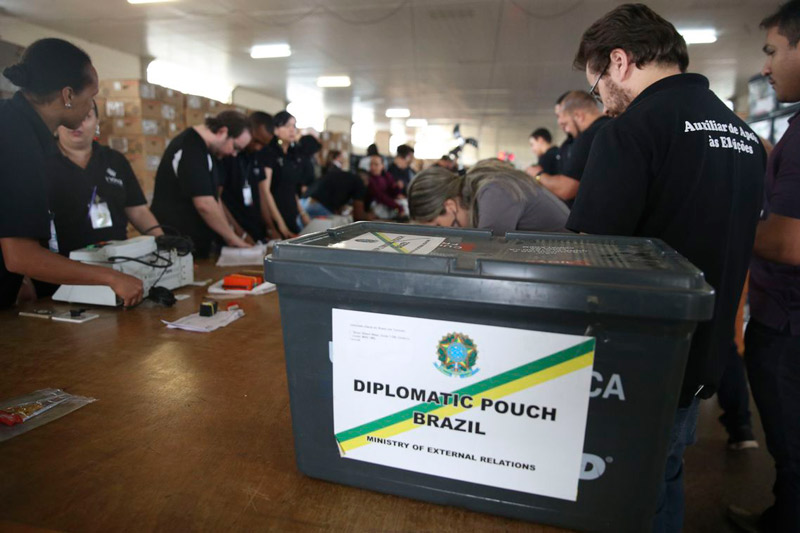Urnas eletrônicas e de lona (para voto impresso) serão utilizadas fora do Brasil (Foto: José Cruz/Agência Brasil/Agência Brasil)