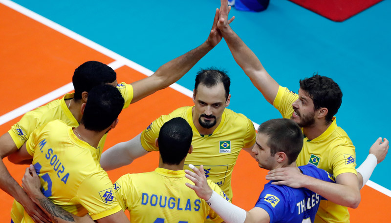 Grupo comemora mais uma vitória no Mundial (Foto: Divulgação/FIVB)