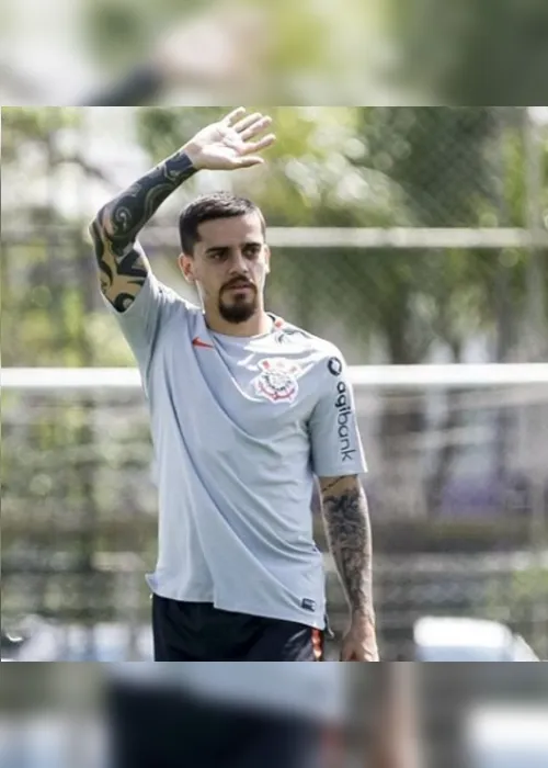 Imagem ilustrativa da imagem Fagner desfalca o Corinthians contra o Atlético-MG; Luan é dúvida