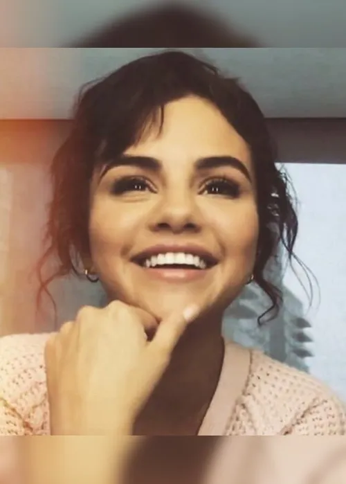 Imagem ilustrativa da imagem Vaza versão completa de "Same Old Love", sucesso de Selena Gomez, na voz de Rihanna