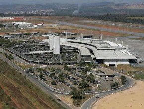 Voos comerciais são operados no aeroporto de Confins (Foto: Reprodução/ Site do Aeroporto de Confins)