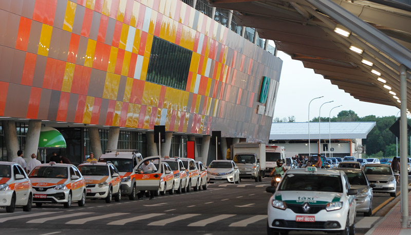 Acesso ao terminal de embarque do Aeroporto de Vitória (Foto: Beto Morais / AT - 30/03/2018)