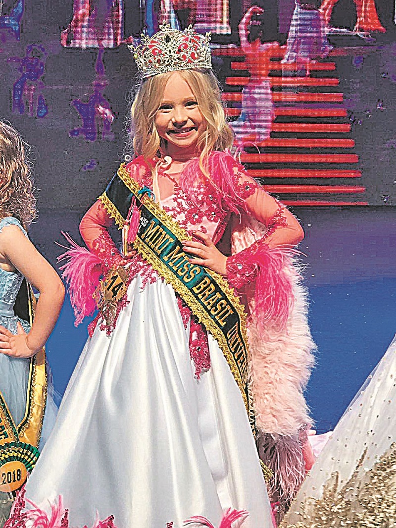 Alice Stange, 7, de Santa Maria de Jetibá, se tornou Mini Miss Brasil (Foto: Divulgação)
