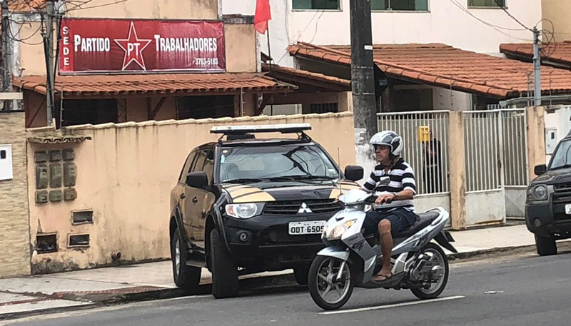 A apreensão dos materiais aconteceu na sede do PT em São Mateus (Foto: Divulgação / PF)