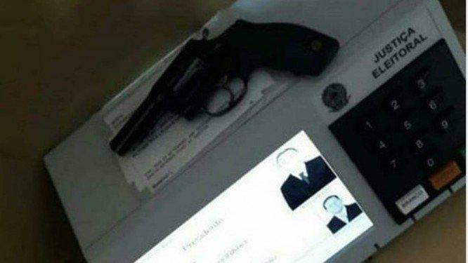 Vídeo com a arma foi postado nas redes sociais (Foto: Reprodução)