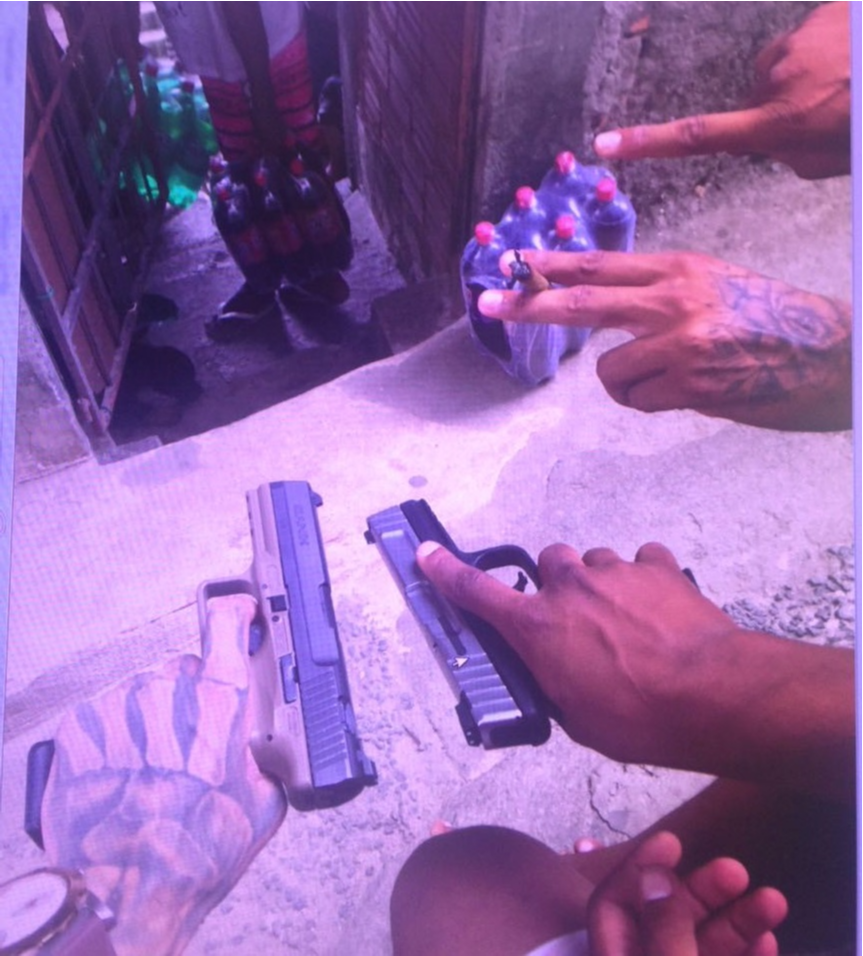 Bandidos bancam festas com bebidas, drogas e armas