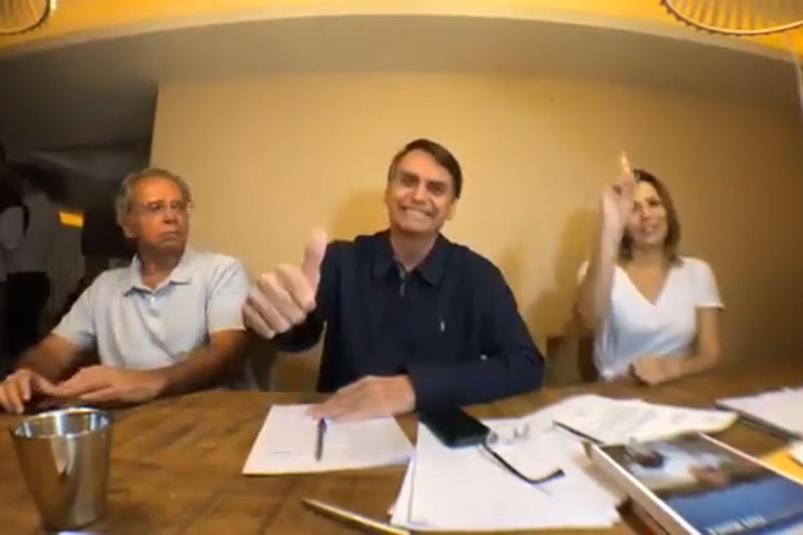 Bolsonaro falou aos eleitores por uma live no facebook (Foto: Reprodução)