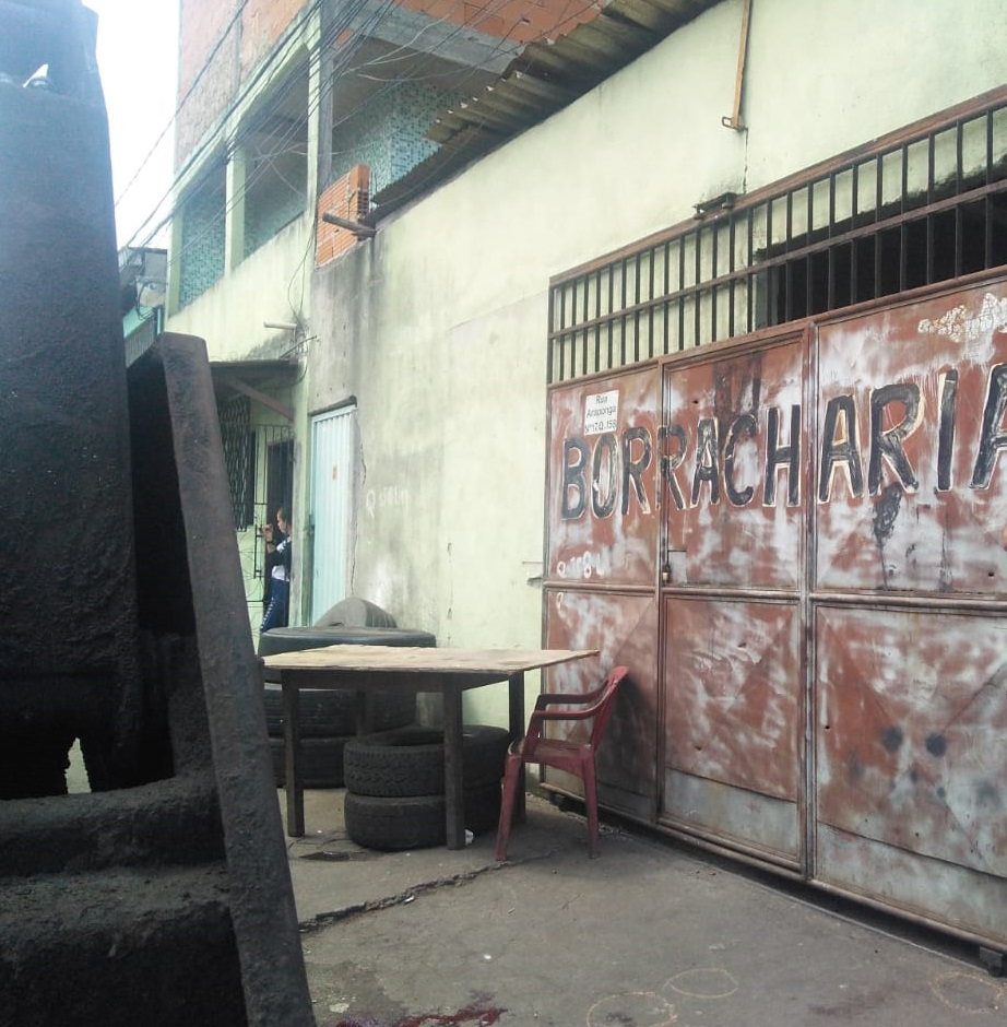 Borracharia onde adolescente foi morto (Foto: Kananda Natielly)