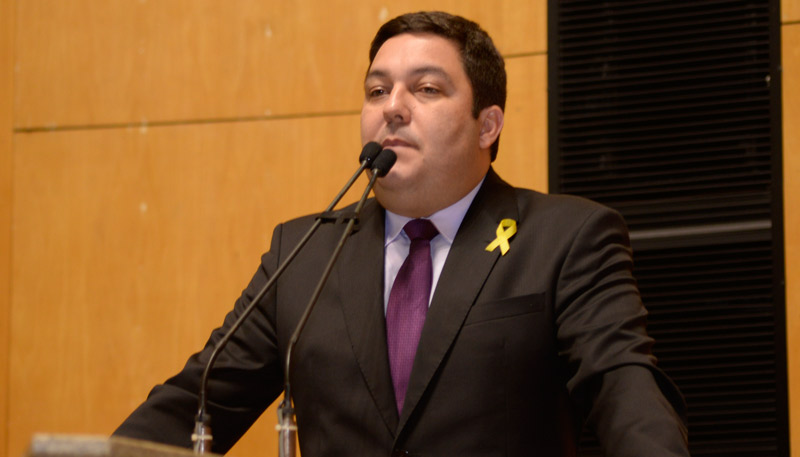 "É um ato de esperança e de respeito ao profissional de Educação", diz Bruno Lamas (Foto: A Tribuna)