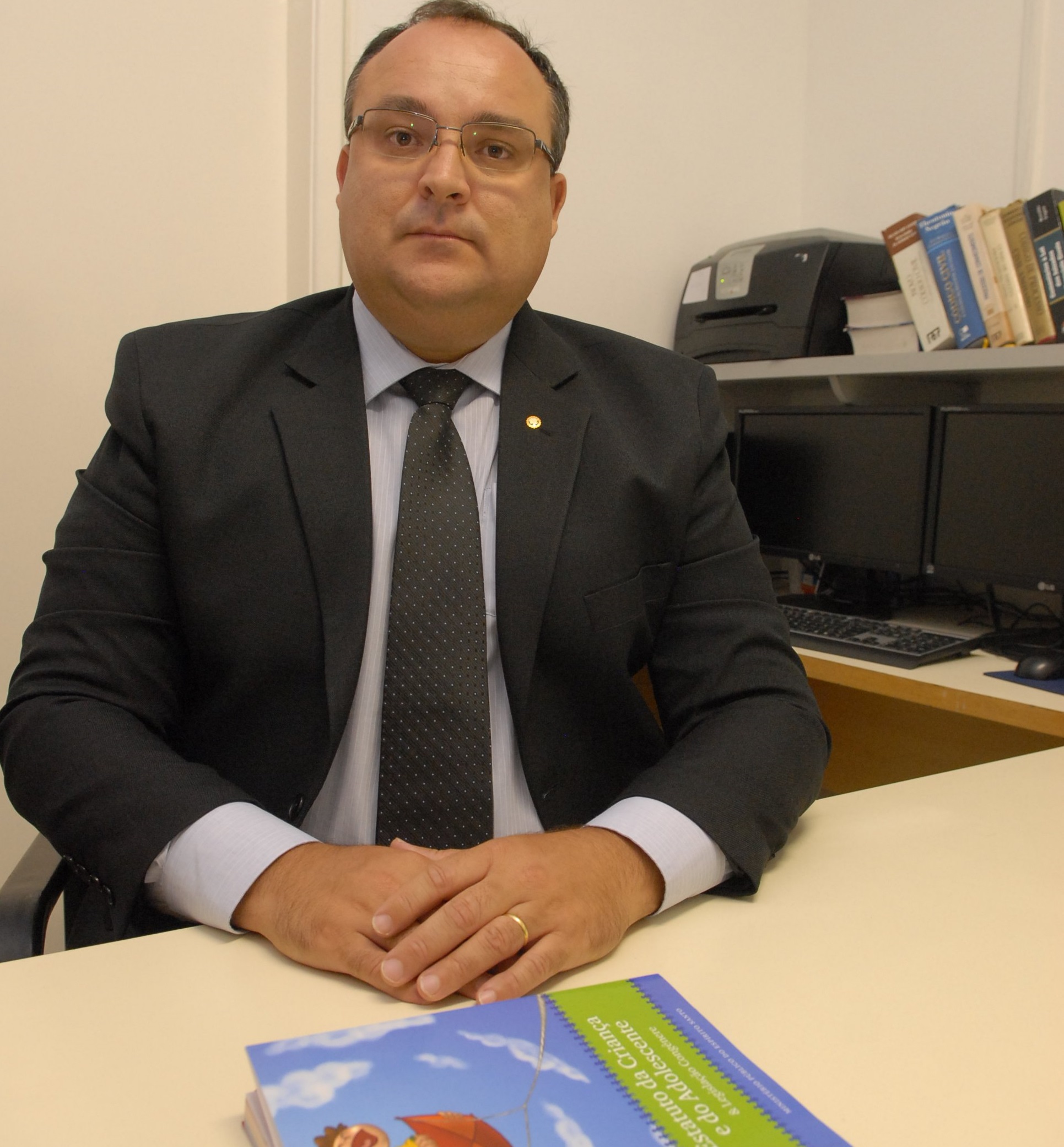 Segundo o defensor público Carlos Eduardo Amaral, crianças abandonadas têm de 0 a 2 anos. (Foto: Fernando Ribeiro/Arquivo AT)