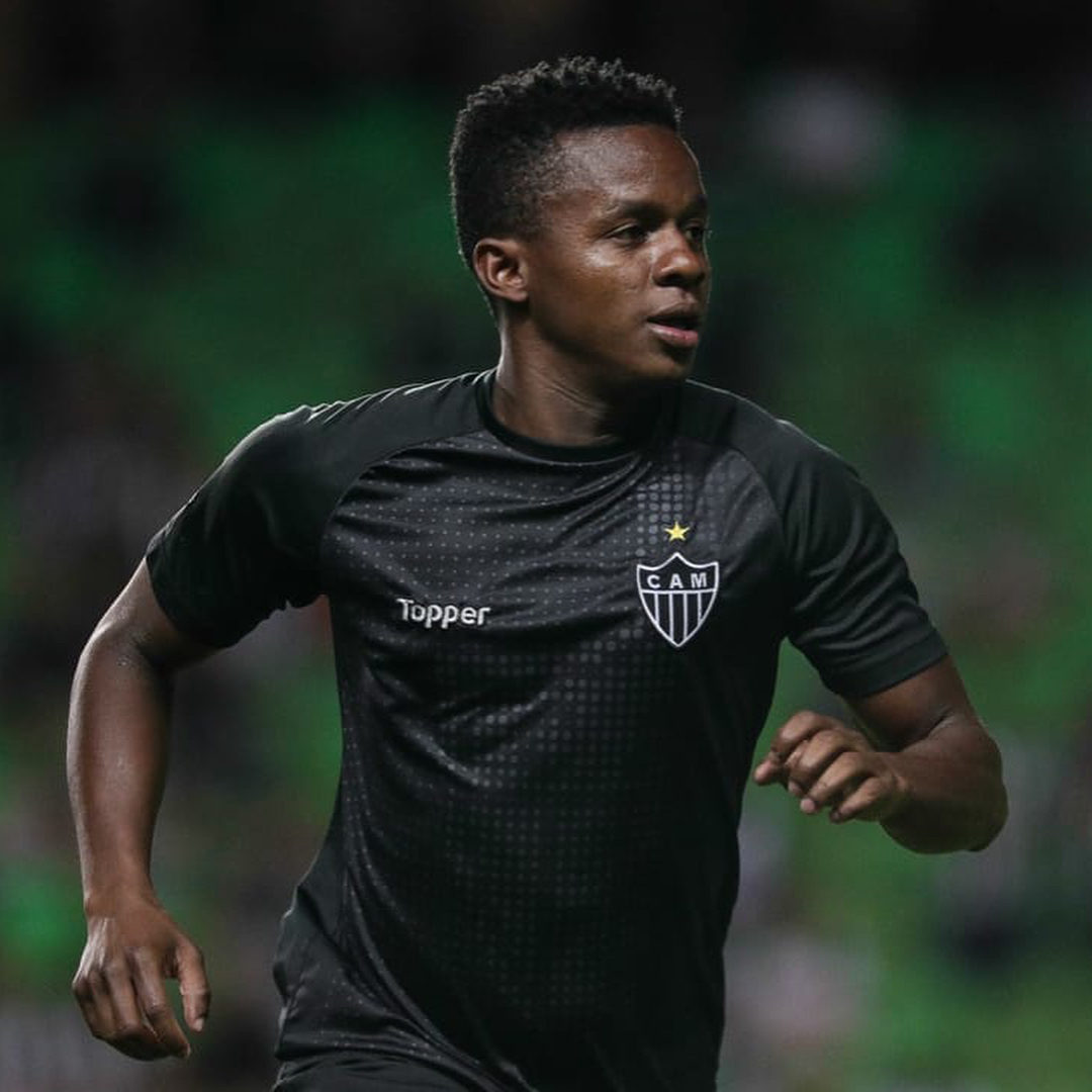 Segundo as mulheres, o jogador do Atlético-MG as jogou no chão. (Foto: Reprodução/ Instagram)