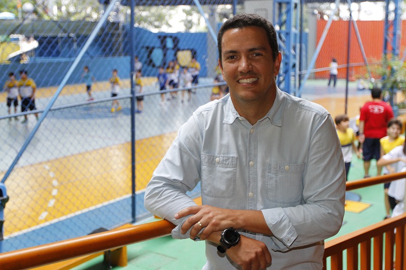 Eduardo disse que busca ajudar o aluno a ter projeto de vida que o faça feliz e realizado pessoal e profissionalmente (Foto: Leone Iglesias/ AT)