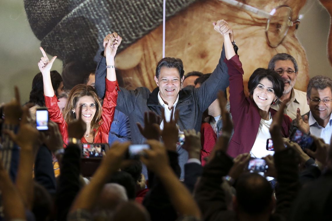 Petista discursou ao lado da esposa e da vice, Manuela D'Àvila (Foto: Marcelo Camargo/Agência Brasil/Agência Brasil)