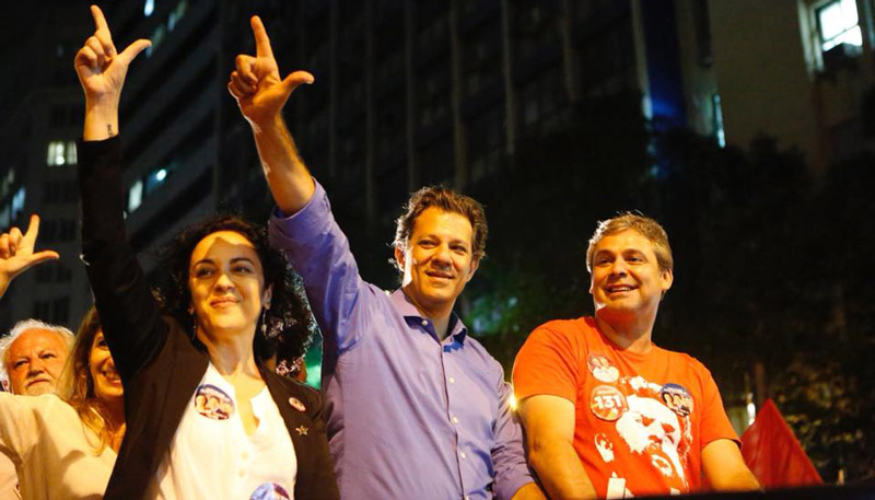 Haddad participou de carreata ao lado de Márcia Tiburi, candidata ao Governo do RJ, e o senador Lindbergh Farias (Foto: Divulgação / Facebook)