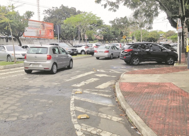 Cruzamento das ruas Chafic Murad e Joubert de Barros, em Bento Ferreira, onde a jovem foi atropelada por bandidos. (Foto: )
